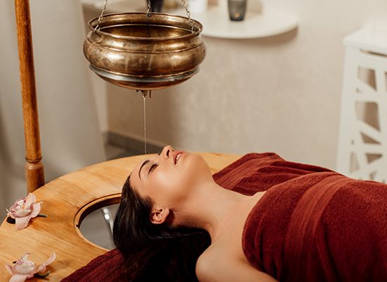 Shirodhara-treatment